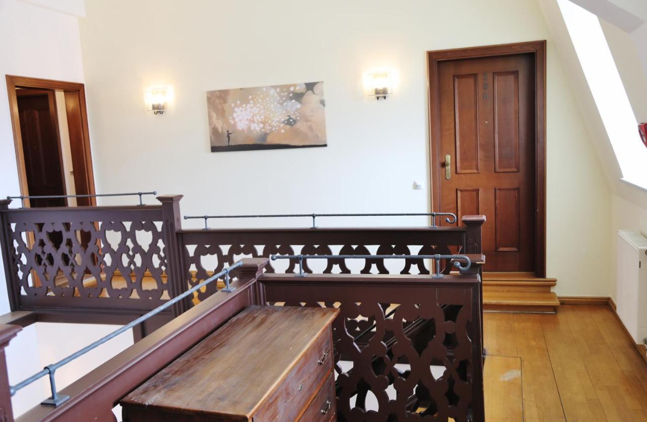 Hotel Goldener Adler Garni Hallstadt Buitenkant foto