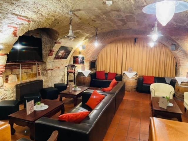 Hotel Goldener Adler Garni Hallstadt Buitenkant foto