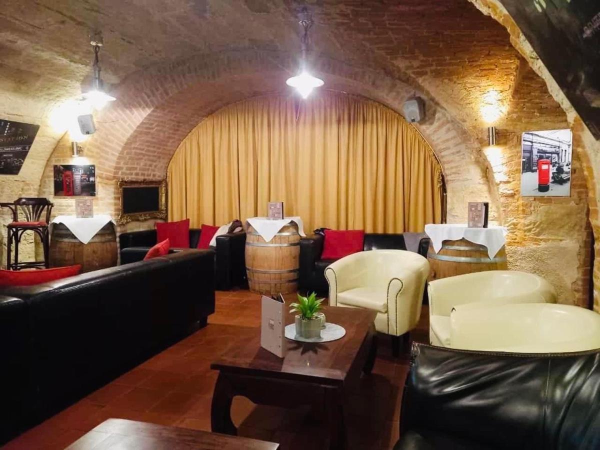 Hotel Goldener Adler Garni Hallstadt Buitenkant foto