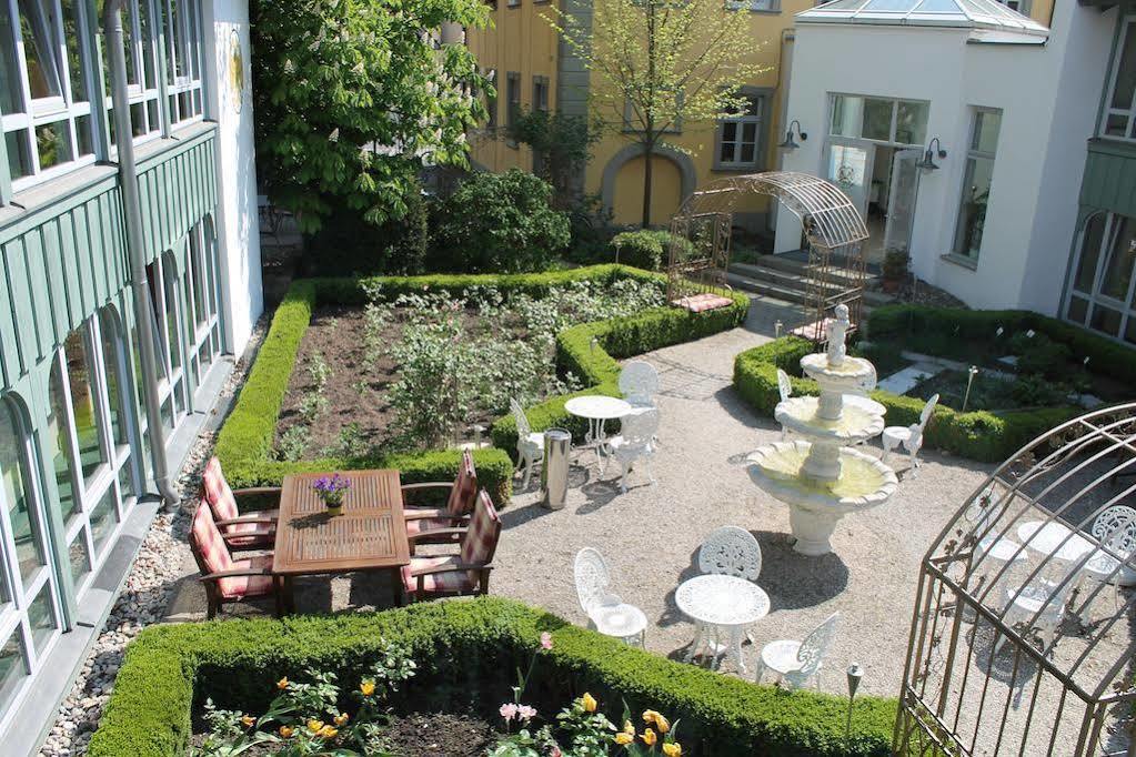 Hotel Goldener Adler Garni Hallstadt Buitenkant foto